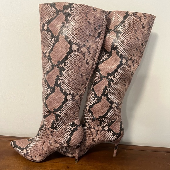 Like New Steve Madden Snakeskin Boots!! - Picture 1 of 3